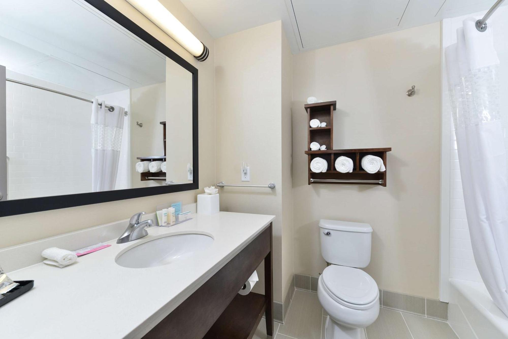 Hampton Inn & Suites Des Moines Downtown Екстер'єр фото