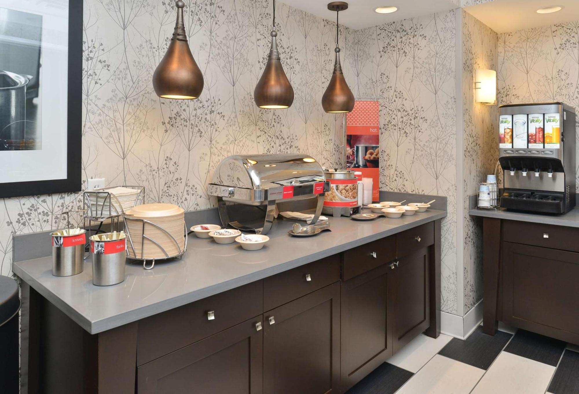 Hampton Inn & Suites Des Moines Downtown Екстер'єр фото