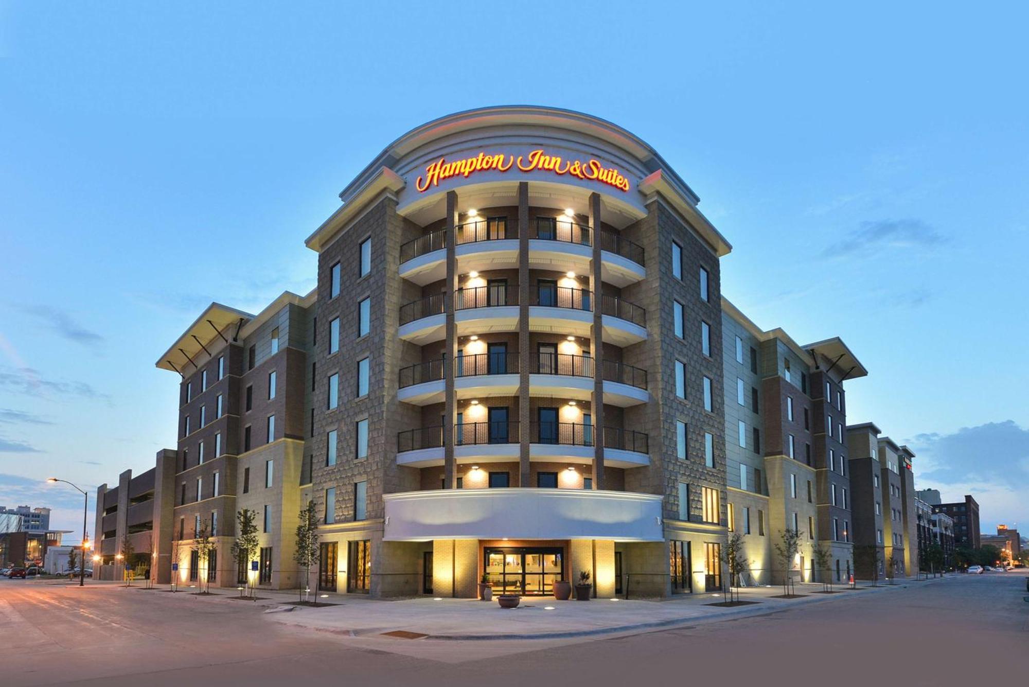 Hampton Inn & Suites Des Moines Downtown Екстер'єр фото